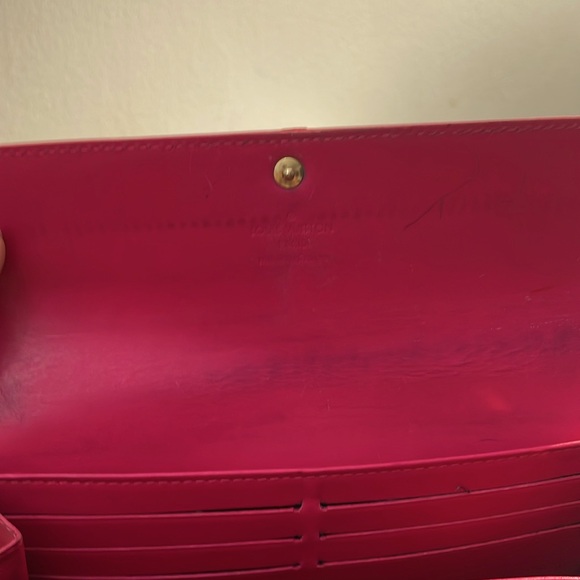 LOUIS VUITTON Monogram Vernis Sarah Wallet Envelope Red Leather - Picture 7 of 17